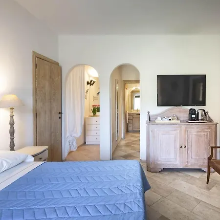Iconic Luxury Suites-3