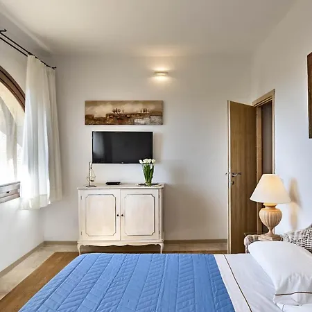 Iconic Luxury Suites-2